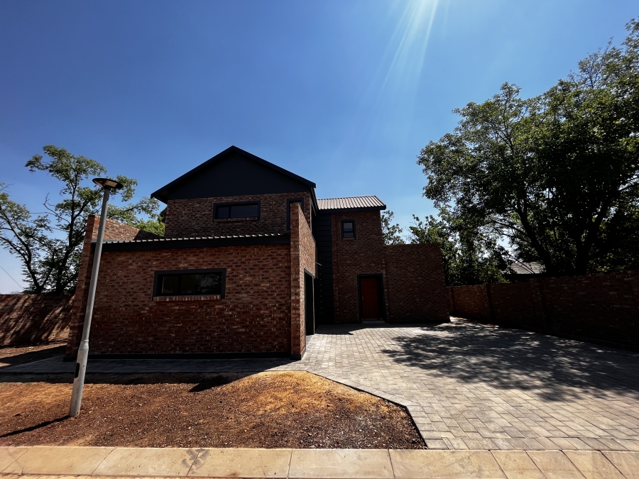 3 Bedroom Property for Sale in Van Der Hoff Park North West
